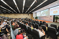More than 400 audience are attracted to the College Forum